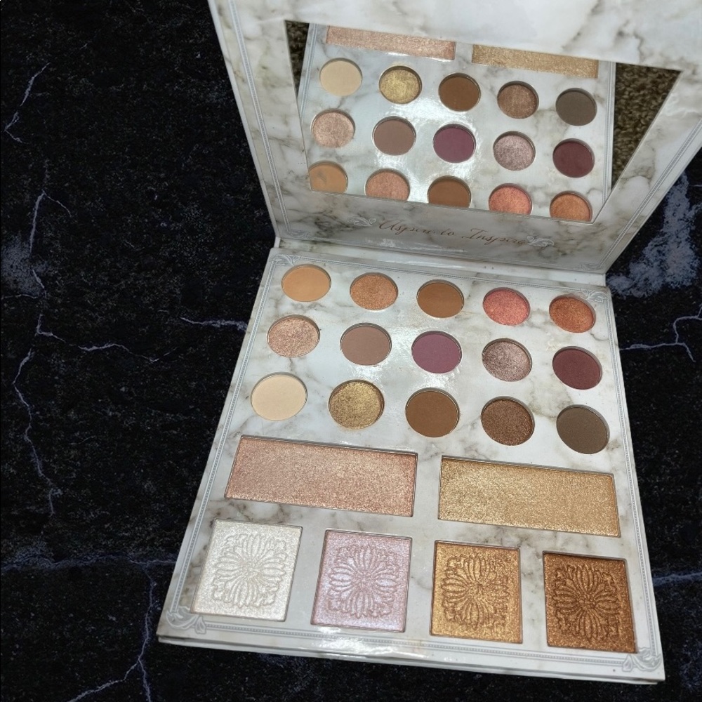 BH Cosmetics Carli Bybel Deluxe Edition